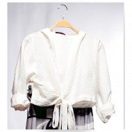 Croisette tie sleeves blouse with cap